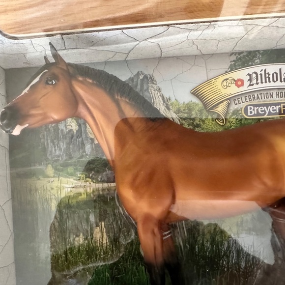 BREYERFEST - Nikolas Celebration Horse - 2022 - Picture 2 of 3